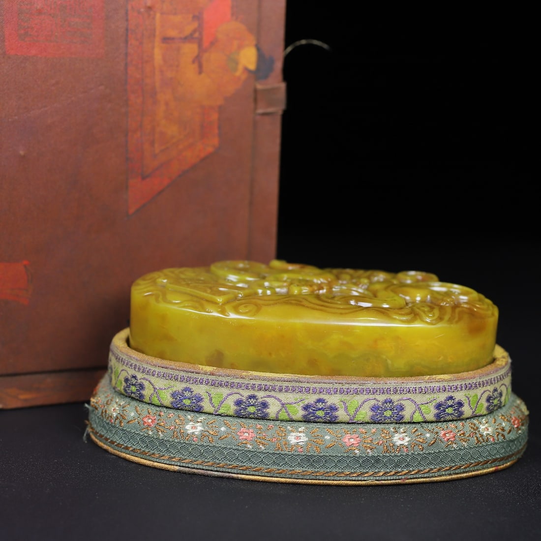 Chinese natural shoushan stone carved seal Qing dynasty: Size: Height 7.5 cm - Width 12 cm Materials: Natural Shoushan stone Time Period: Qing dynasty Manufactured Date: Qianlong Period Object: Chinese Antique ⛨ Purchase With Confidence ✔