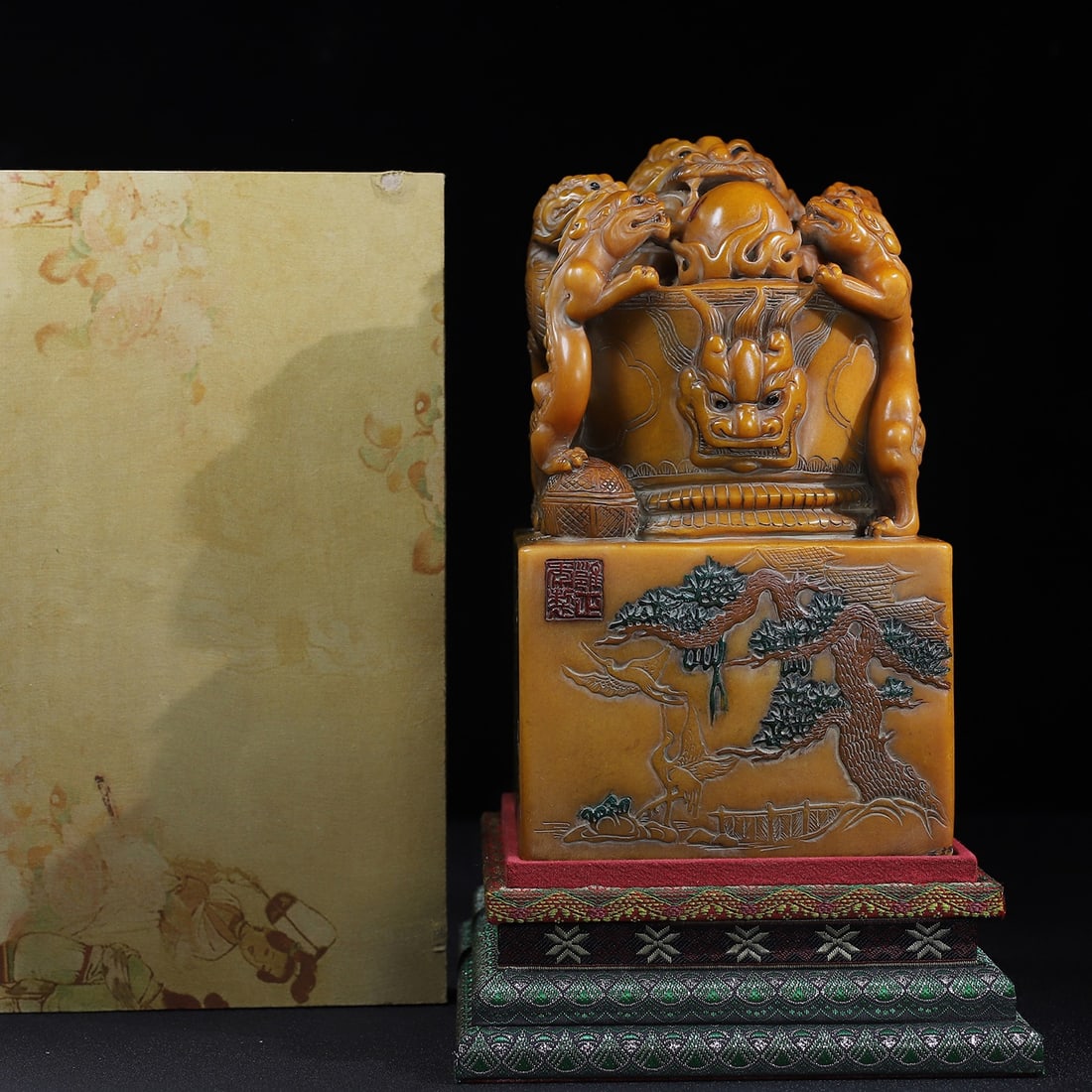 Chinese natural shoushan stone carved seal Qing dynasty: Size: Height 25.5 cm - Width 15 cm Materials: Natural Shoushan stone Time Period: Qing dynasty Manufactured Date: Qianlong Period Object: Chinese Antique ⛨ Purchase With Confidence ✔