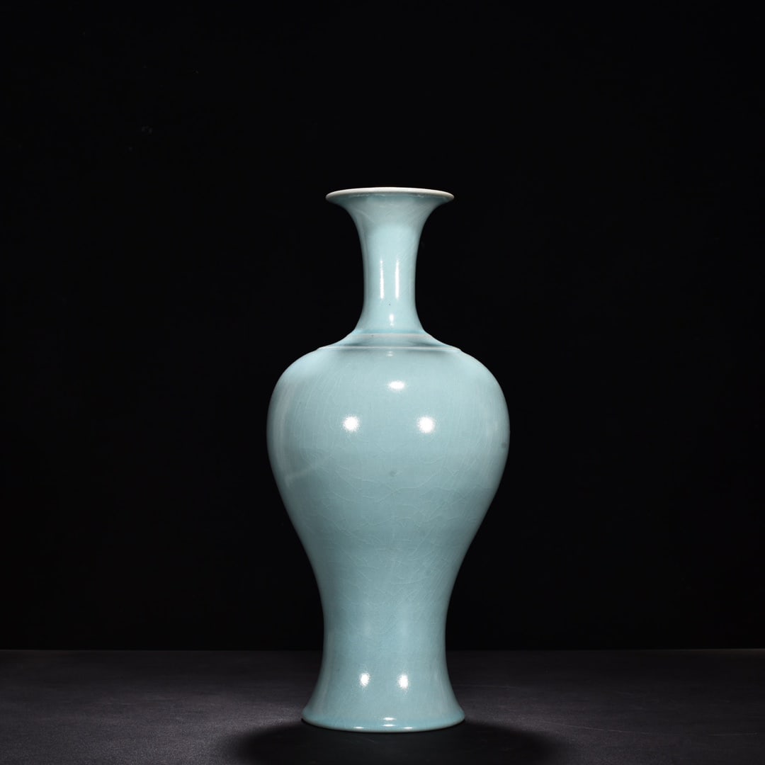 Song Dynasty Ru kiln azure glaze string pattern Guanyin vase (1 of 9)