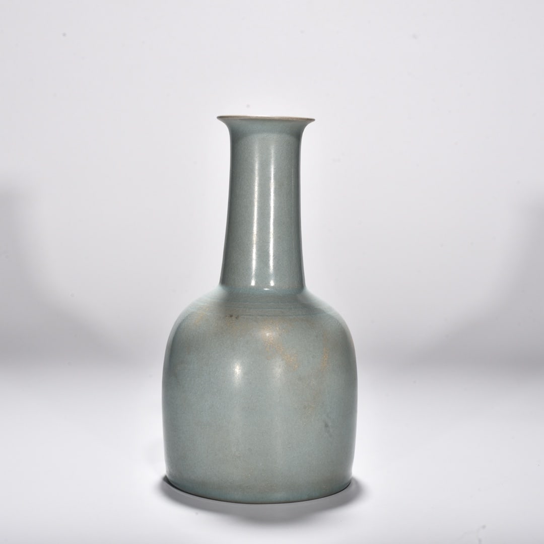 Song Dynasty Ru kiln azure glaze hammer vase (1 of 9)
