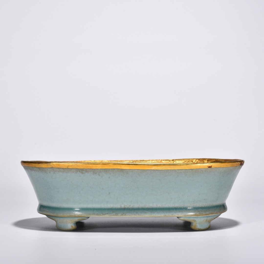 Song Dynasty Ru kiln azure-glazed narcissus basin gilt inlaid with precious stones: Size: Width 23.8 cm - Height 7 cm Materials: Porcelain Time Period: Song dynasty Manufactured Date: 10th-c Period Object: Chinese Antique ⛨ Purchase With Confidence ✔ Verified Aucti
