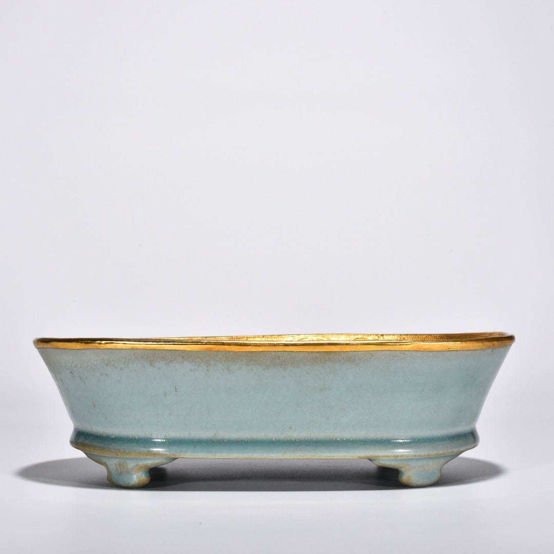 Song Dynasty Ru kiln azure-glazed narcissus basin gilt inlaid with precious stones (1 of 9)