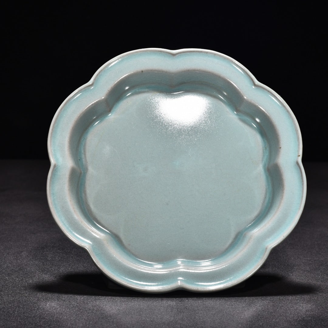 Song Dynasty Ru Kiln azure glaze Begonia style washer: Size: Width 17 cm - Height 2.5 cm Materials: Porcelain Time Period: Song dynasty Manufactured Date: 10th-c Period Object: Chinese Antique ⛨ Purchase With Confidence ✔ Verified Aucti