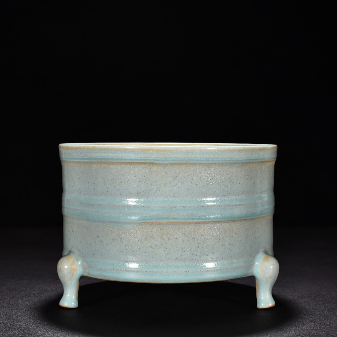 Song Dynasty Ru kiln azure glaze dazzling pattern three-legged bed furnace: Size: Width 18.7 cm - Height 13 cm Materials: Porcelain Time Period: Song dynasty Manufactured Date: 10th-c Period Object: Chinese Antique ⛨ Purchase With Confidence ✔ Verified Auct