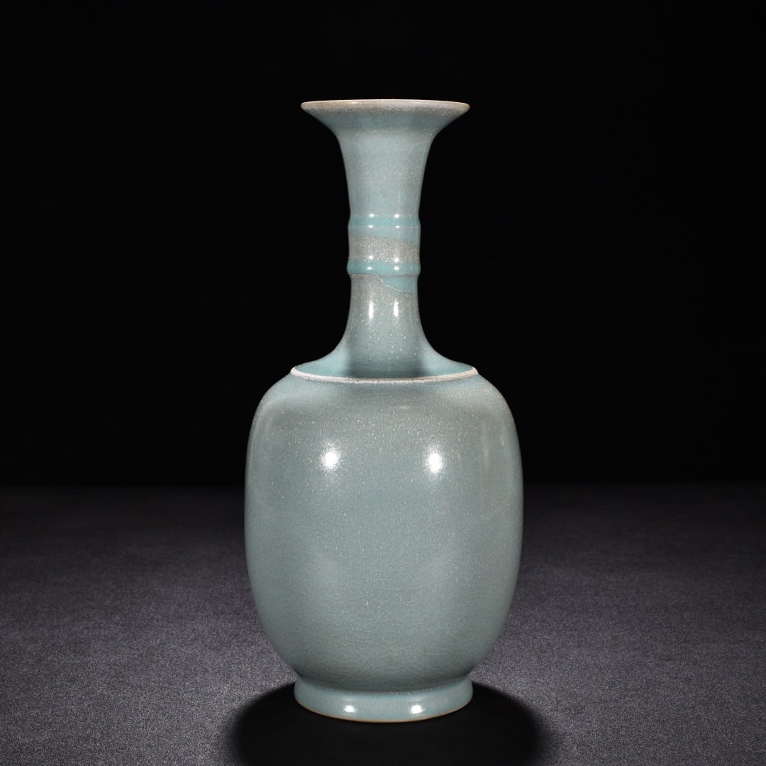 Song Dynasty Ru kiln azure glaze dazzling vase: Size: Height 28.5 cm - Width 13 cm Materials: Porcelain Time Period: Song dynasty Manufactured Date: 10th-c Object: Chinese Antique ⛨ Purchase With Confidence ✔ Verified Auction Hou