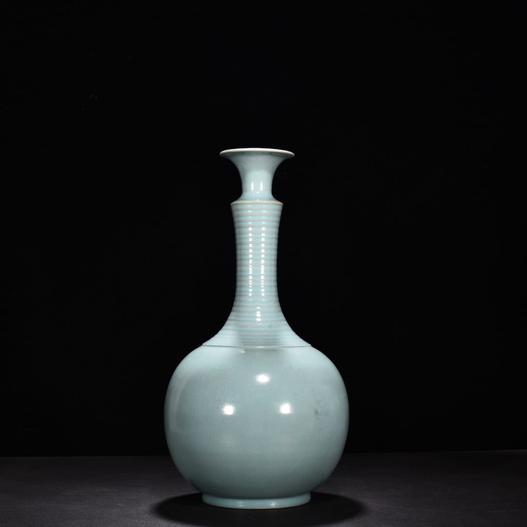 Song Dynasty Ru kiln azure glaze dazzling long-neck bottle (1 of 9)