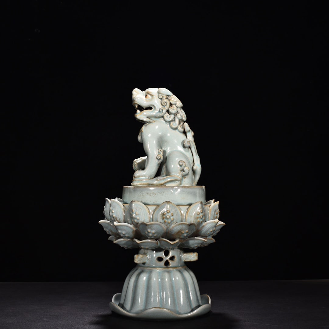 Song Dynasty Ru Kiln azure glaze Suan Ni lotus smoker: Size: Height 36.5 cm - Width 18 cm Materials: Porcelain Time Period: Song dynasty Manufactured Date: 10th-c Object: Chinese Antique ⛨ Purchase With Confidence ✔ Verified Auction Hou