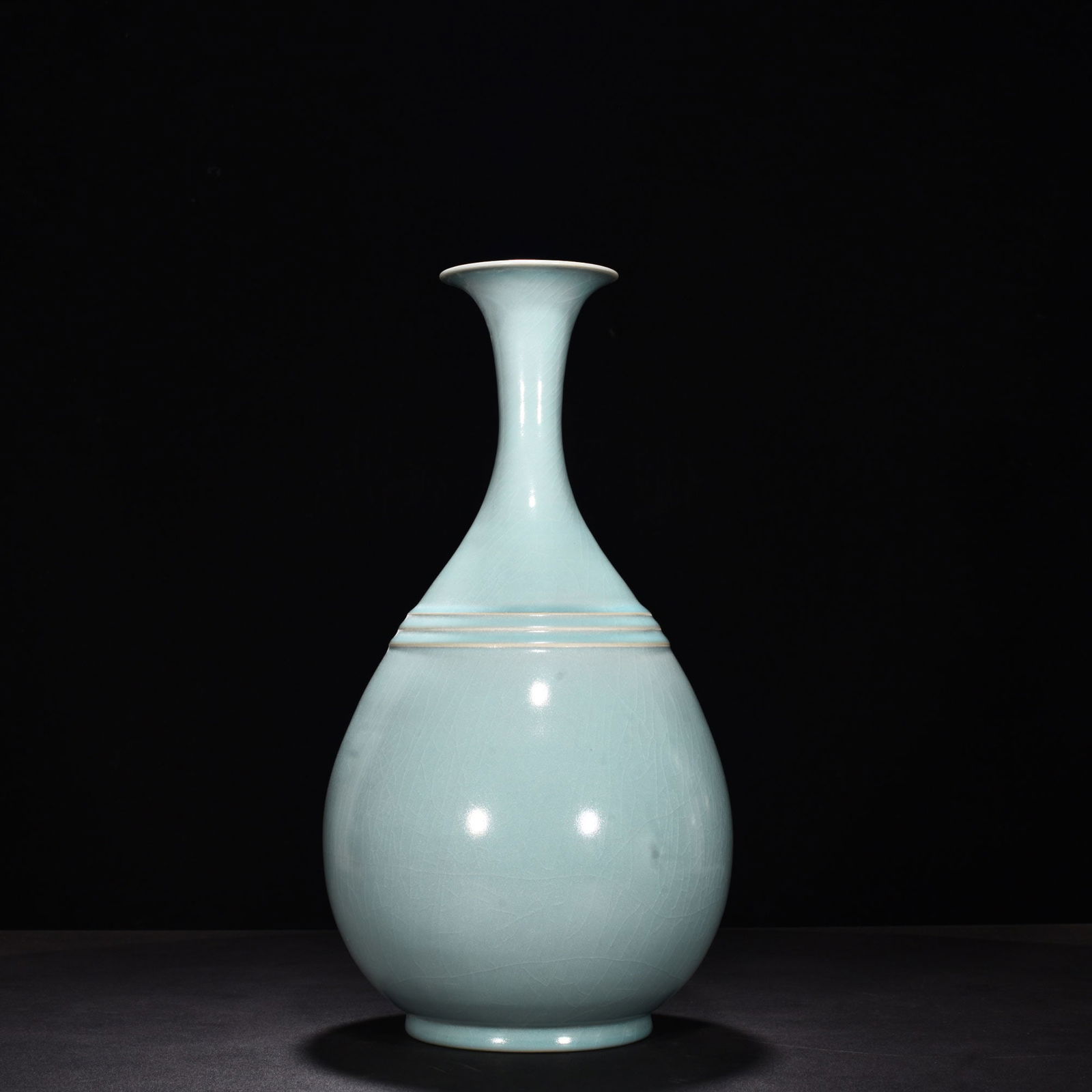Chinese ru kiln porcelain vase Song dynasty (1 of 9)
