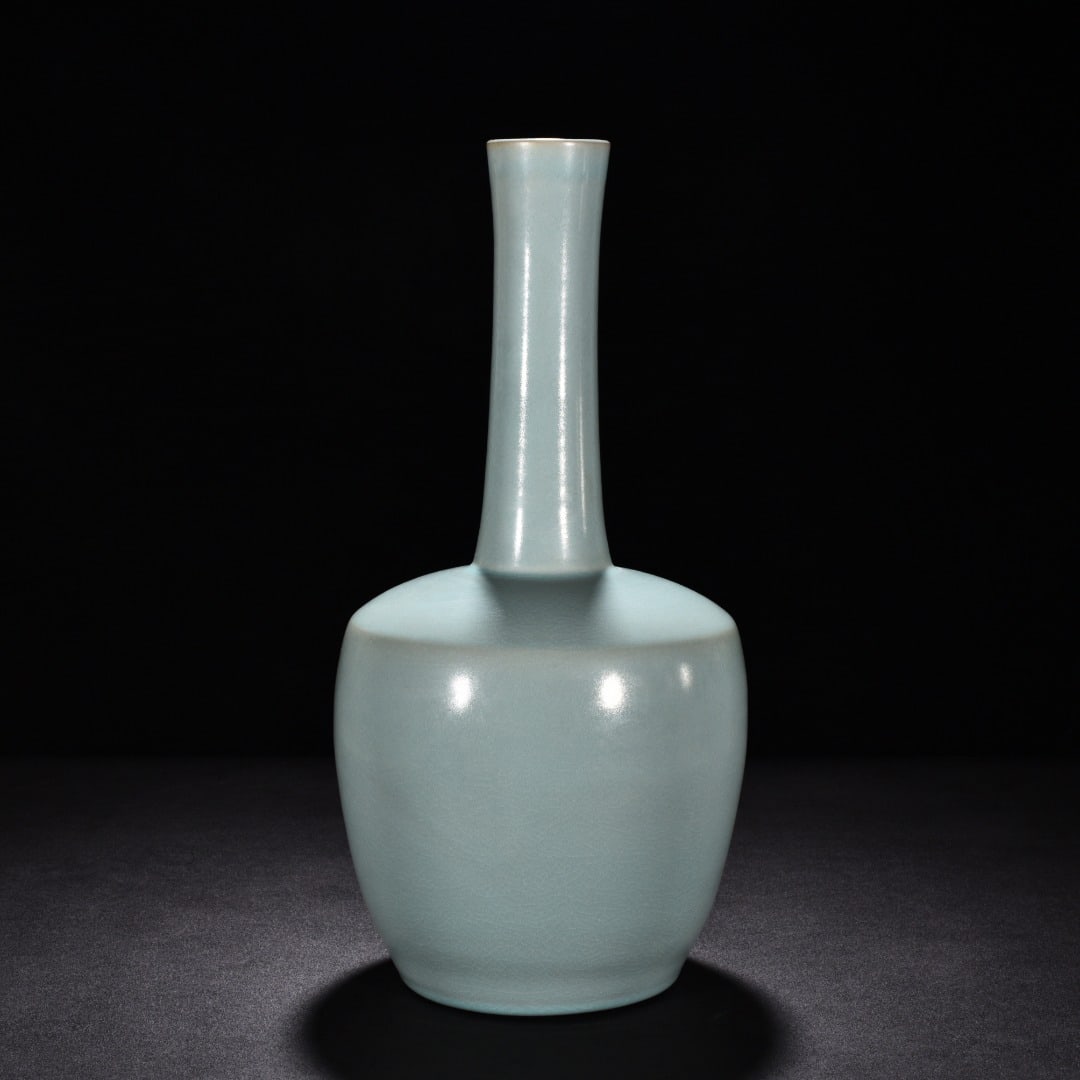 Song Dynasty Ru kiln azure glaze paper mallet vase (1 of 9)