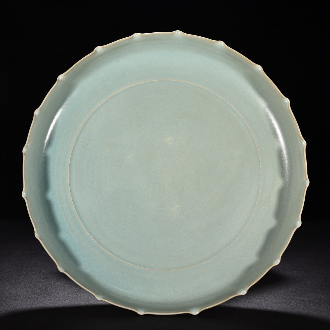 Song Dynasty Ru kiln azure glazed sunflower-mouthed large dish: Size: Width 45 cm - Height 6.5 cm Materials: Porcelain Time Period: Song dynasty Manufactured Date: 10th-c Period Object: Chinese Antique ⛨ Purchase With Confidence ✔ Verified Aucti