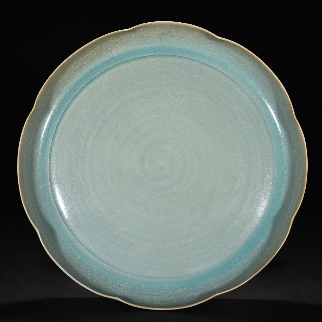 Song Dynasty Ru kiln azure glazed sunflower mouth large plate (1 of 9)
