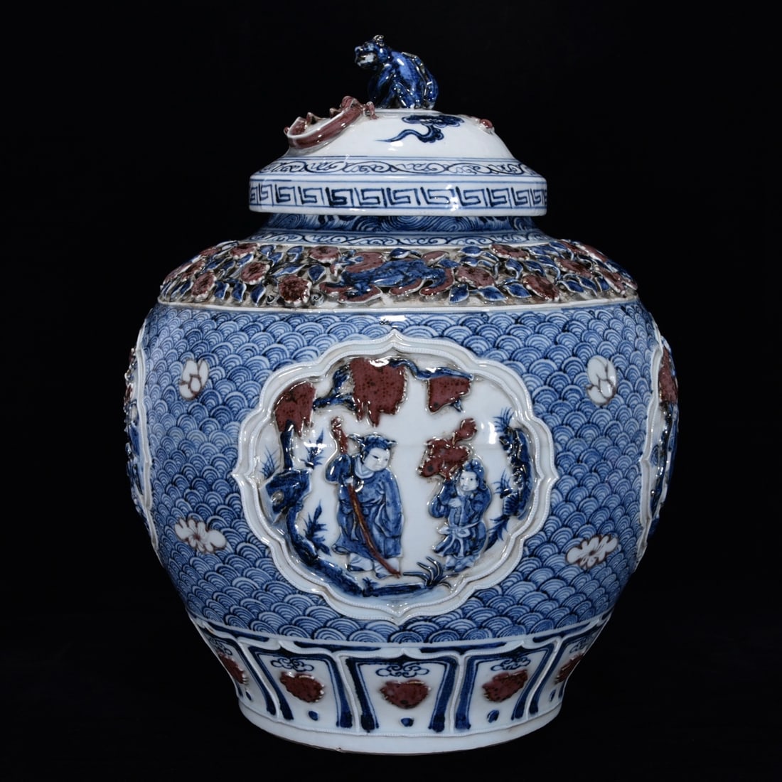 Yuan Dynasty blue and white underglaze red pinch flower relief window silk love figure lid jar (1 of 9)