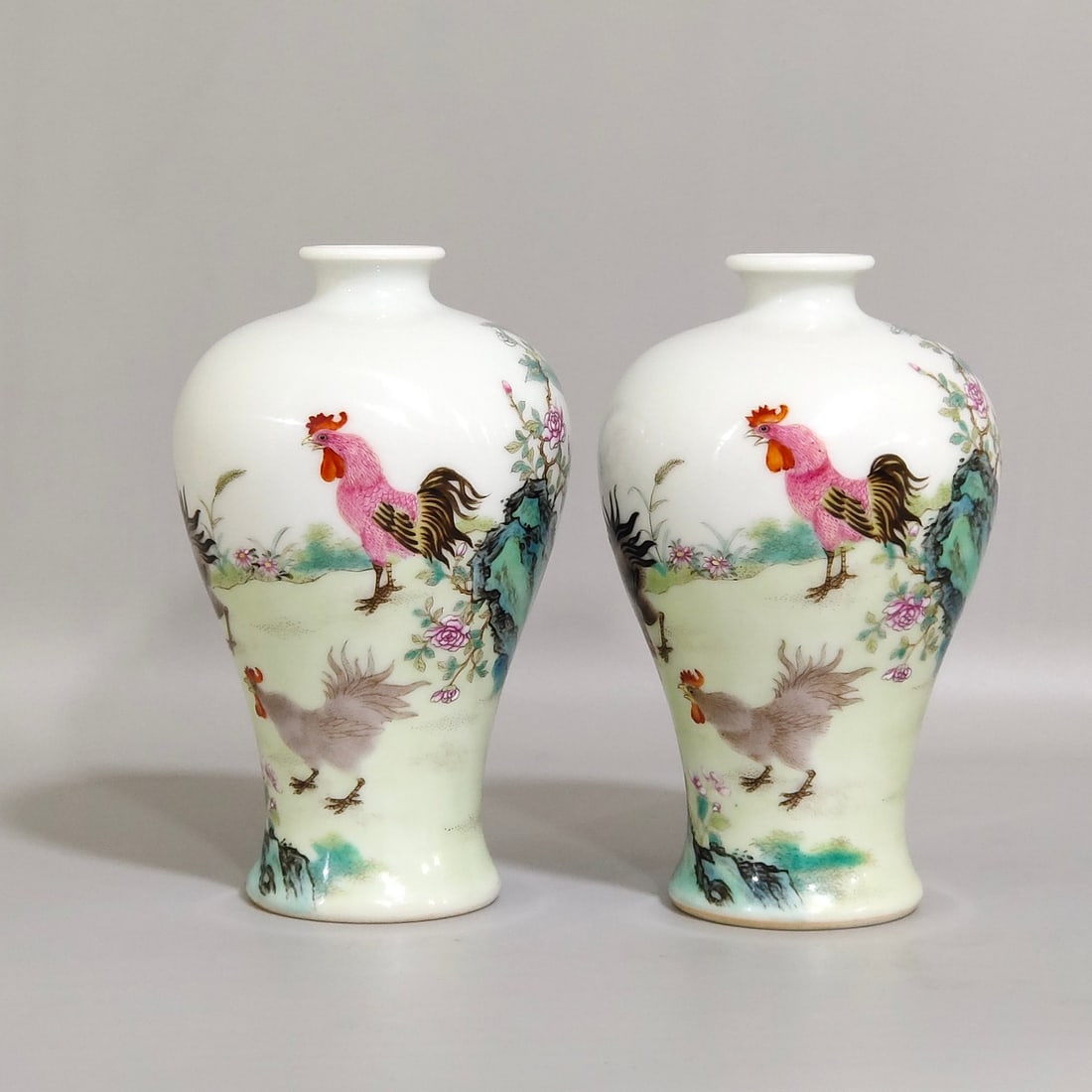 Chinese famille rose porcelain vase pair Qing dynasty Qianlong Mark & Period: Size: Height 13 cm - Width 6 cm Materials: Porcelain Time Period: Qing dynasty Manufactured Date: Qianlong Mark & Period Object: Chinese Antique ⛨ Purchase With Confidence ✔ Verifie