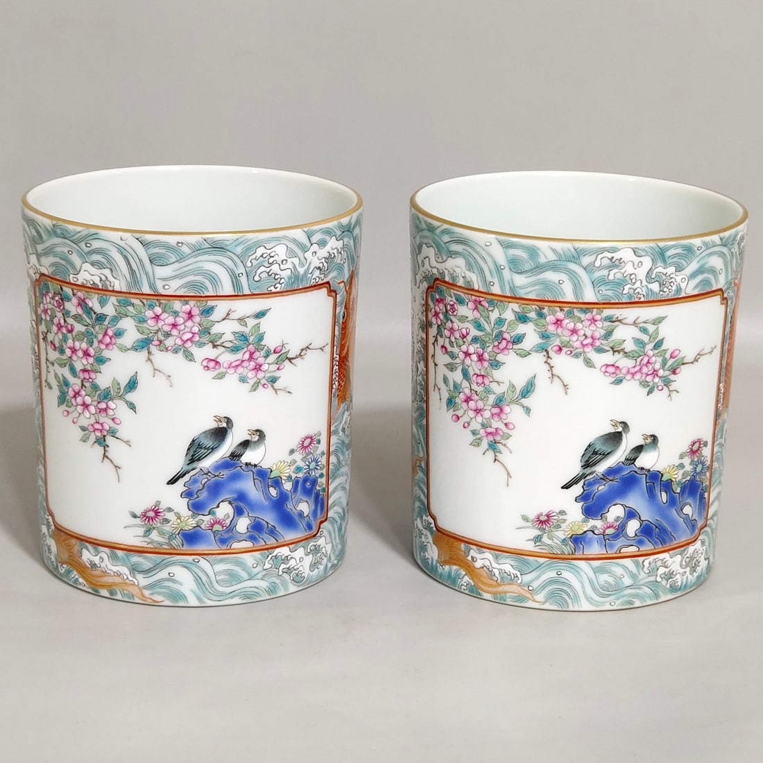 Qing Dynasty Qianlong sea carp window flower and bird pen holder: Size: Height 9.2 cm - Width 8.4 cm Materials: Porcelain Time Period: Qing dynasty Manufactured Date: Qianlong Mark & Period Object: Chinese Antique ⛨ Purchase With Confidence ✔ Veri