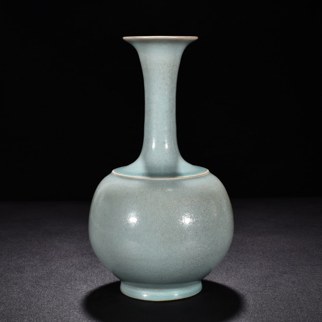 Song Dynasty Ru kiln azure glaze long-neck bottle (1 of 9)