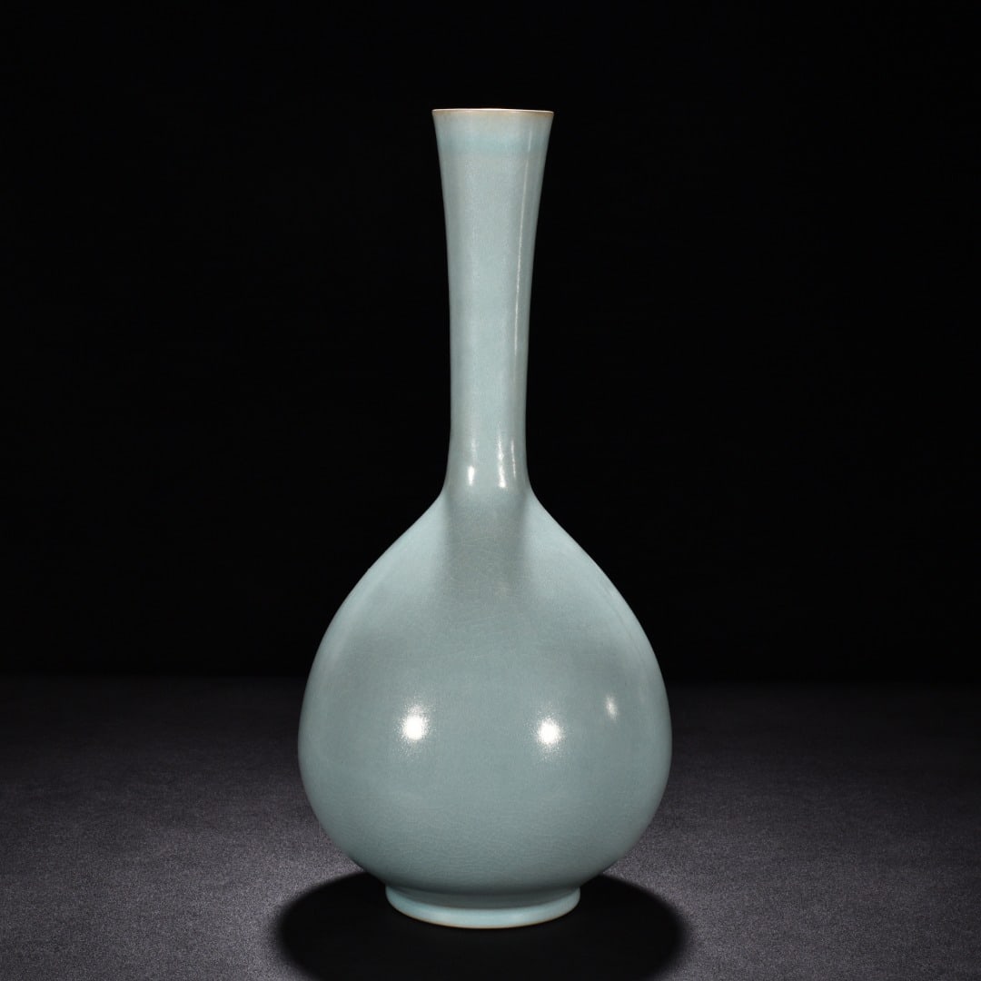Song Ru kiln azure glaze long-necked bile vase (1 of 9)