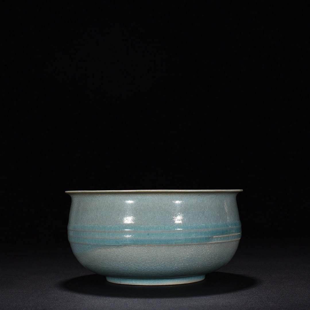 Song Dynasty Ru Kiln emerald green glaze ice crackle bowl (1 of 8)