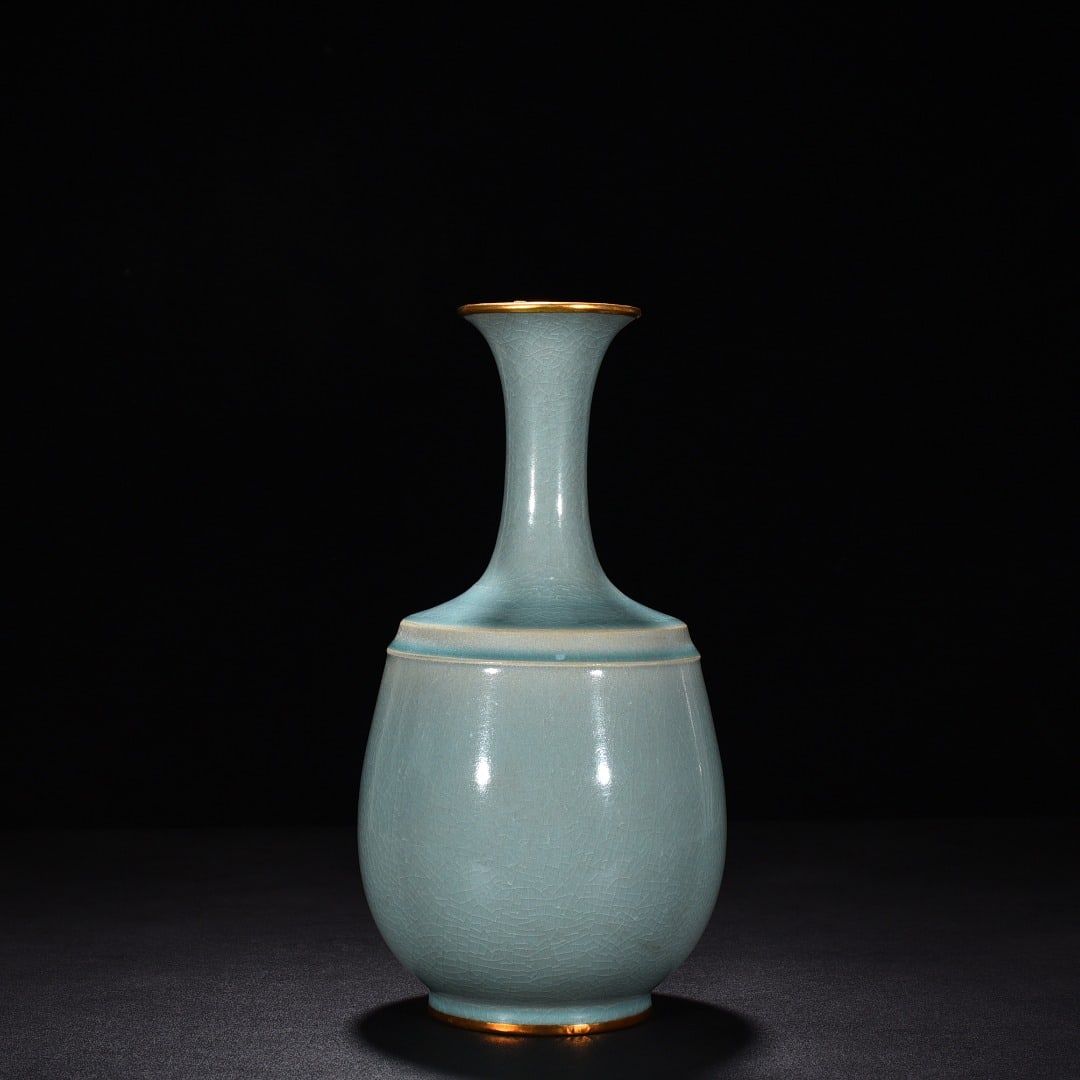 Song Dynasty Ru kiln emerald green glaze dazzling bottle (engraved and inlaid with gems) (1 of 9)