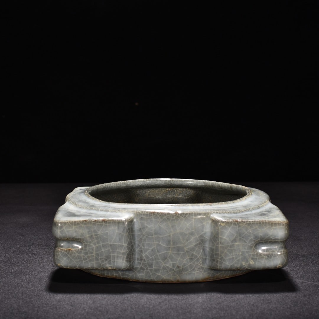 Song Dynasty Xikou official kiln Cong-style square wash (1 of 8)