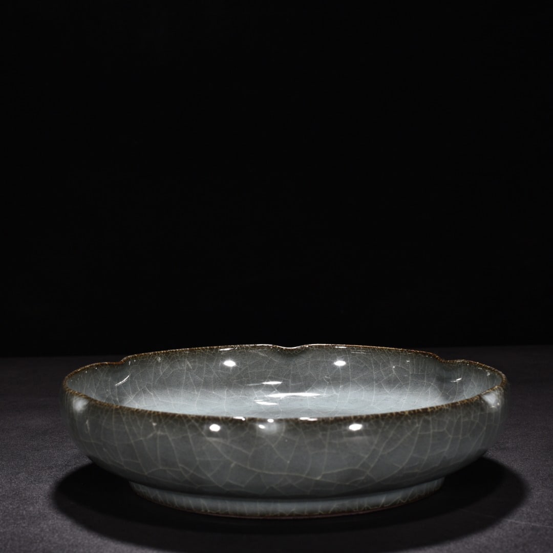 Chinese official kiln porcelain washer Song dynasty: Size: Width 21 cm - Height 5 cm Materials: Porcelain Time Period: Song dynasty Manufactured Date: 10th-c Period Object: Chinese Antique ⛨ Purchase With Confidence ✔ Verified Auction