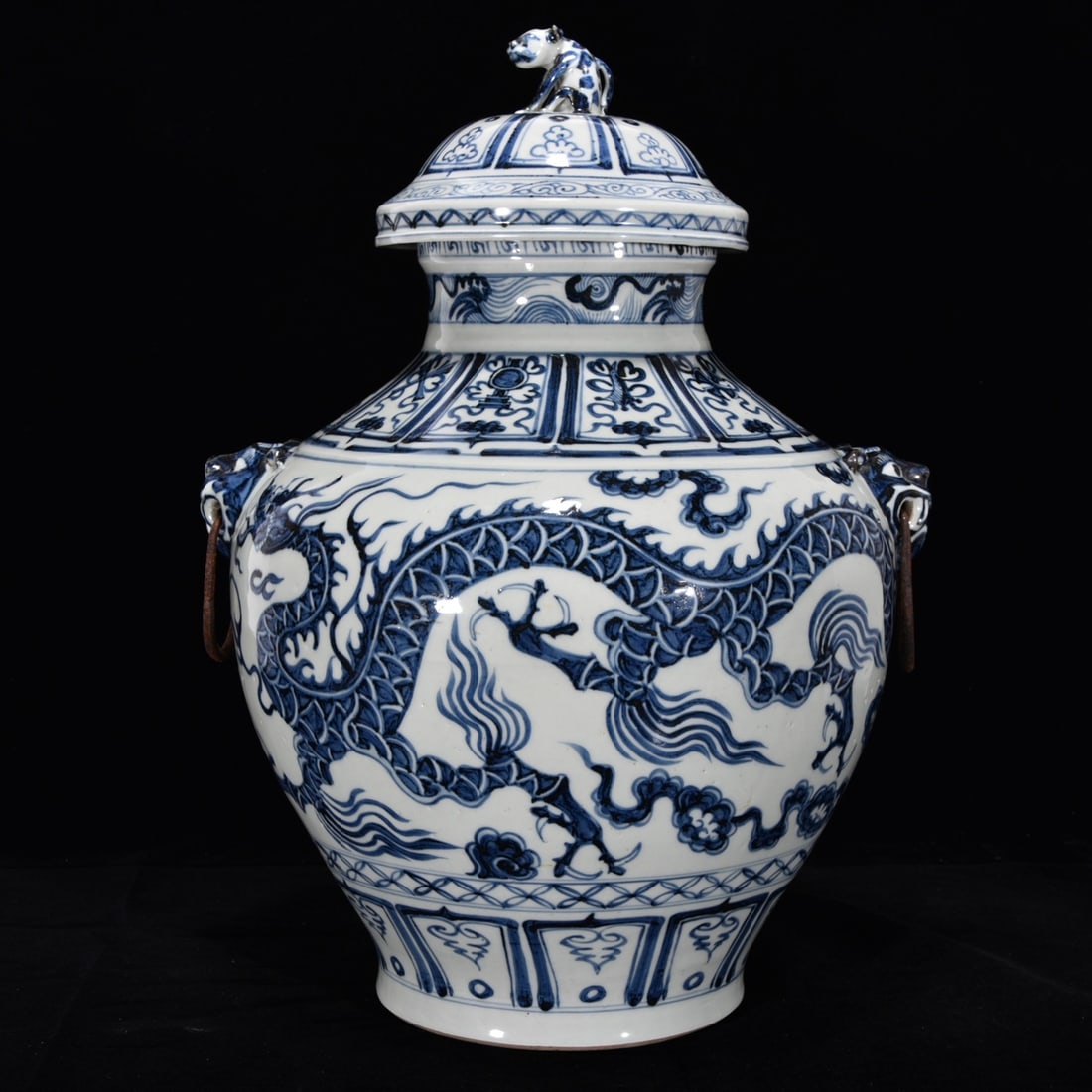 Yuan Dynasty blue and white dragon living ring animal head lid jar (1 of 9)