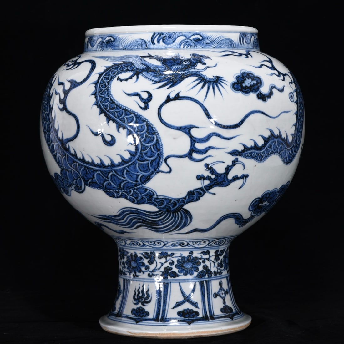 Yuan Dynasty blue and white dragon chicken drumstick jar (1 of 9)