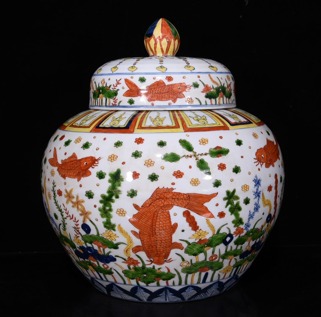 Ming Dynasty Wanli blue and white wucai fish and algae porcelain lid jar (1 of 9)