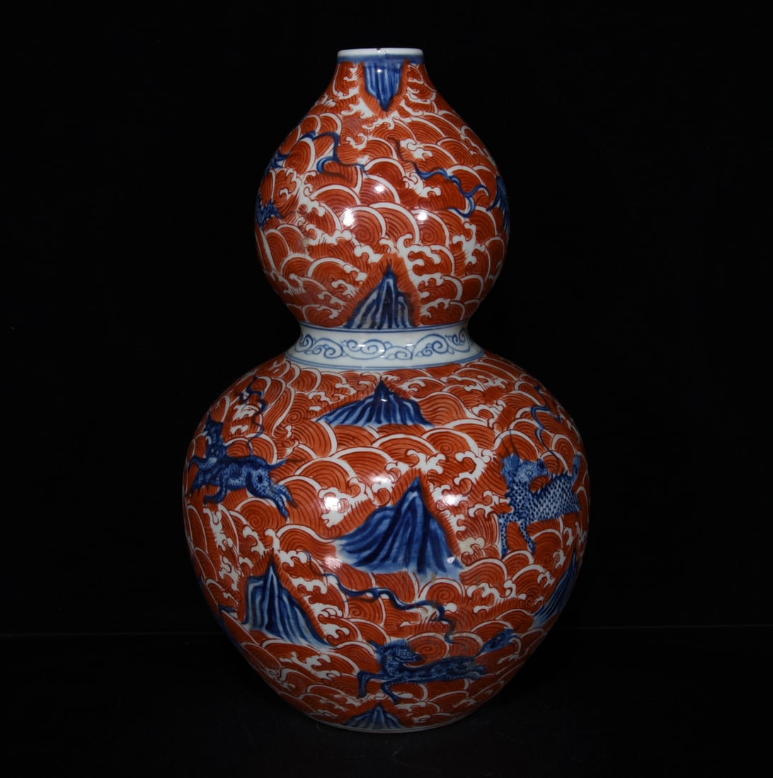 Ming Dynasty Wanli blue and white alum red sea monster porcelain gourd bottle: Size: Height 36 cm - Width 25 cm Materials: Porcelain Time Period: Ming dynasty Manufactured Date: Wanli Mark & Period Object: Chinese Antique ⛨ Purchase With Confidence ✔ Verified