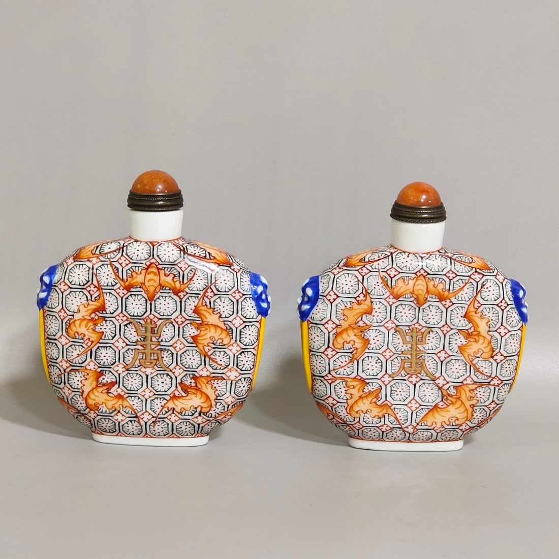 Qing Dynasty Qianlong Fushou Shuangshou snuff bottle (1 of 9)