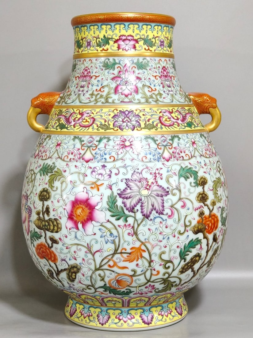 Qing Dynasty Qianlong Fanille Rose Longevity and Longevity Elephant Ear Zun (1 of 9)