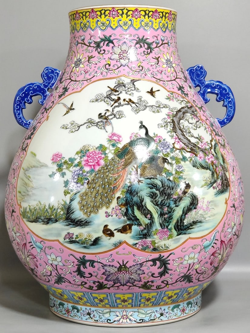 Qing Dynasty Qianlong pink ground window with Five Luns and Ruyi ears Buddha barrel: Size: Height 43 cm - Width 33 cm Materials: Porcelain Time Period: Qing dynasty Manufactured Date: Qianlong Mark & Period Object: Chinese Antique ⛨ Purchase With Confidence ✔ Verifi