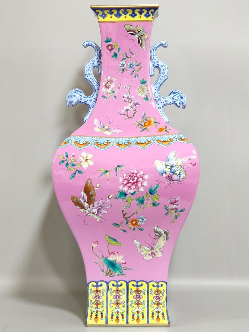 Qing Dynasty Qianlong rouge white butterfly love flower square amphorae: Size: Height 41 cm - Width 17.5 cm Materials: Porcelain Time Period: Qing dynasty Manufactured Date: Qianlong Mark & Period Object: Chinese Antique ⛨ Purchase With Confidence ✔ Veri