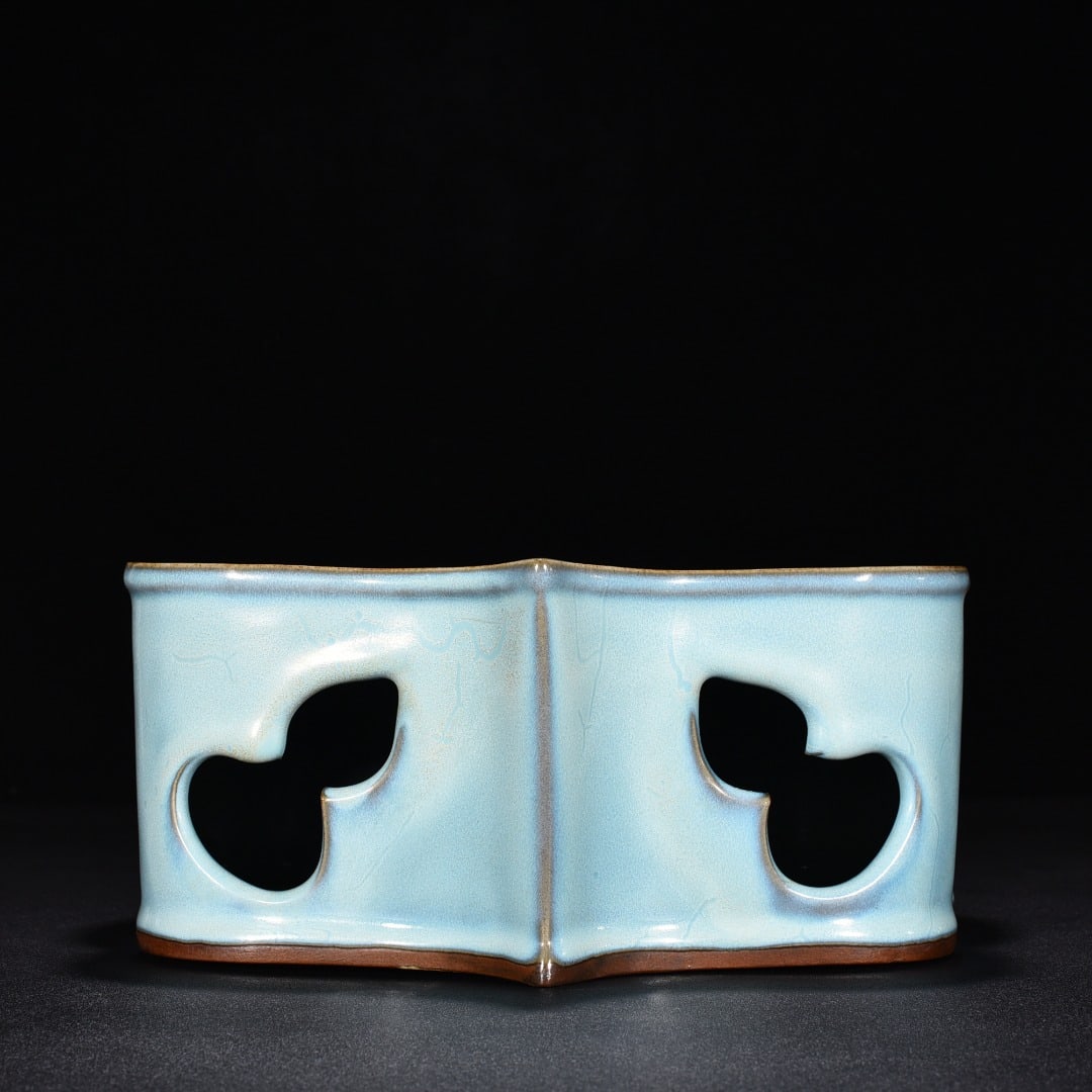 Song Dynasty Jun kiln azure glaze earthworm mud chicken heart pillow: Size: Width 23.5 cm - Height 10 cm Materials: Porcelain Time Period: Song dynasty Manufactured Date: 10th-c Period Object: Chinese Antique ⛨ Purchase With Confidence ✔ Verified Auct