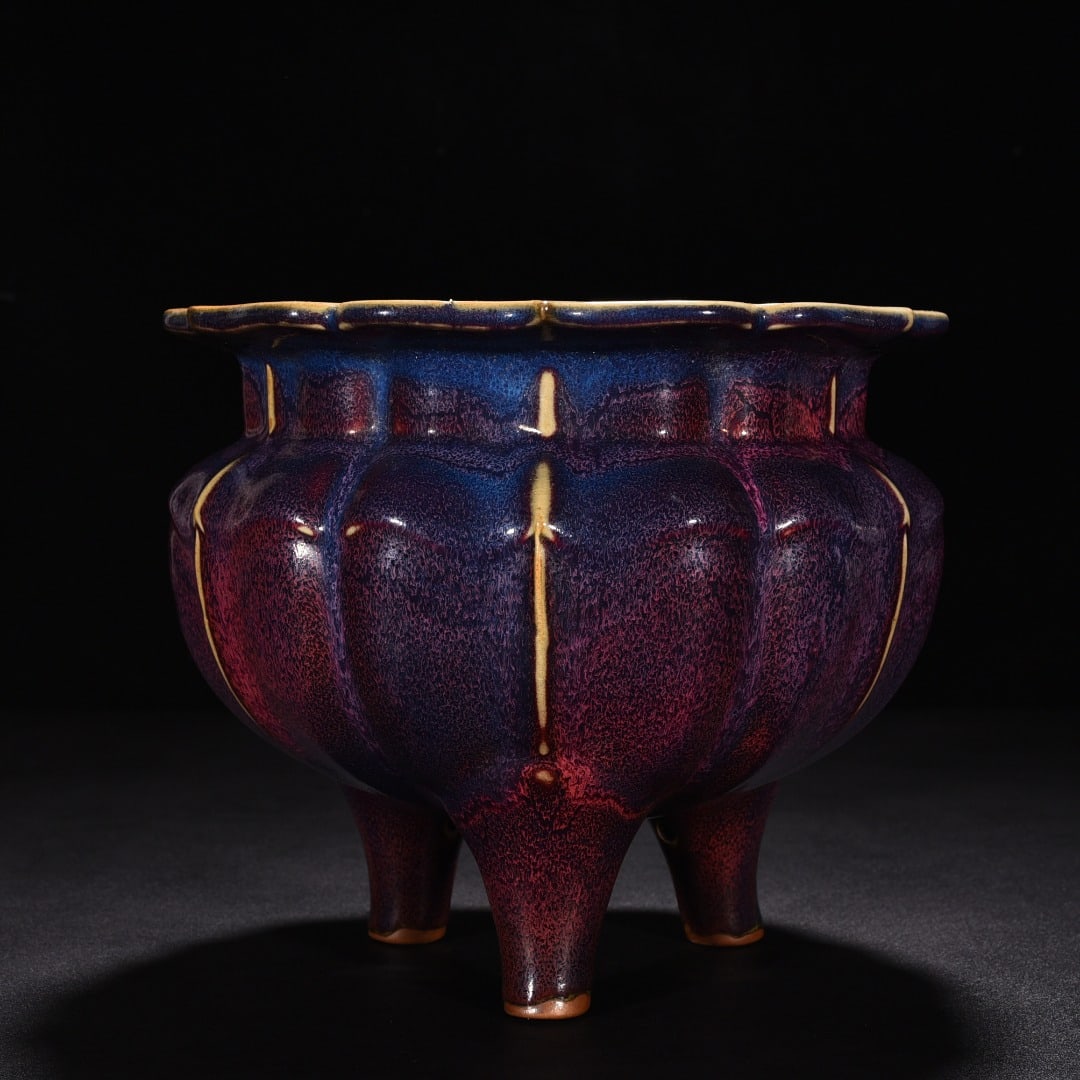 Song Dynasty Jun kiln obsidian rose purple glaze three-legged furnace (1 of 9)