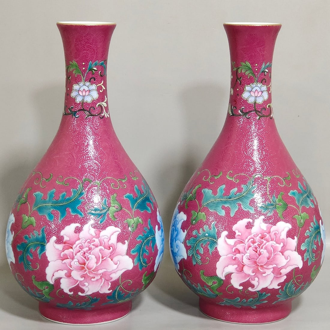 Chinese famille rose porcelain vase pair Qing dynasty Qianlong Mark & Period (1 of 9)