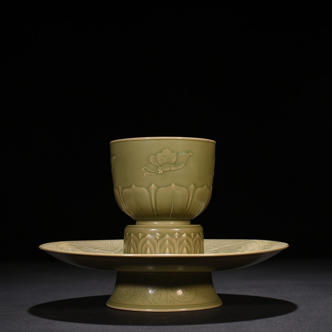 Song Dynasty secret color Yue kiln carved lotus pond mandarin duck lamp holder: Size: Width 25 cm - Height 18 cm Materials: Porcelain Time Period: Song dynasty Manufactured Date: 10th-c Period Object: Chinese Antique ⛨ Purchase With Confidence ✔ Verified Auctio