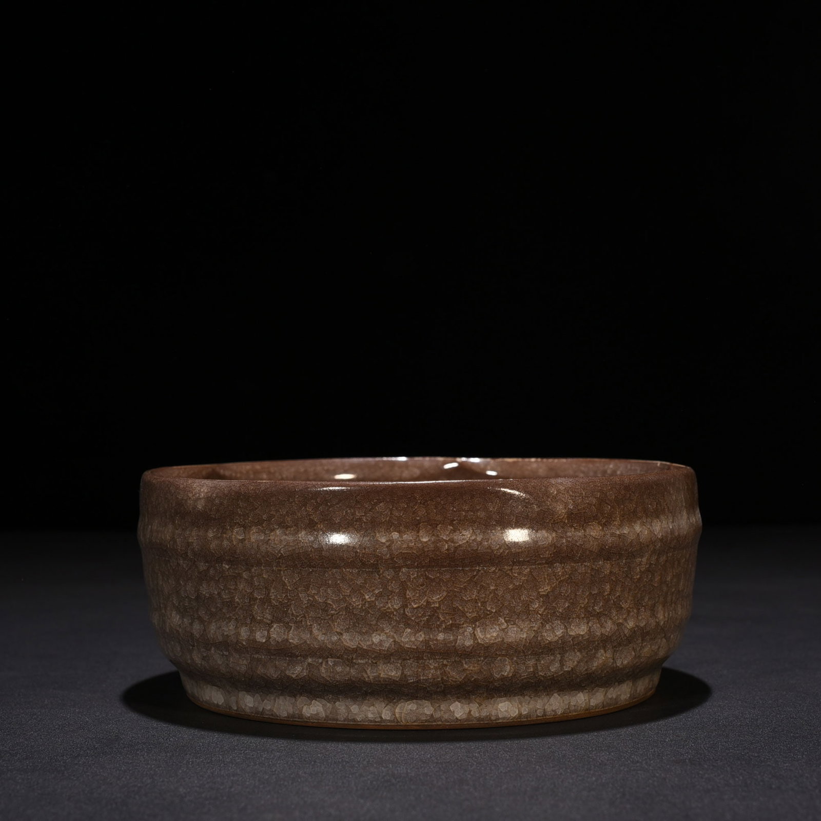 Song Dynasty Guanyao ice crackle dazzling pattern sunflower mouth washer: Size: Width 18 cm - Height 7 cm Materials: Porcelain Time Period: Song dynasty Manufactured Date: 10th-c Period Object: Chinese Antique ⛨ Purchase With Confidence ✔ Verified Auction