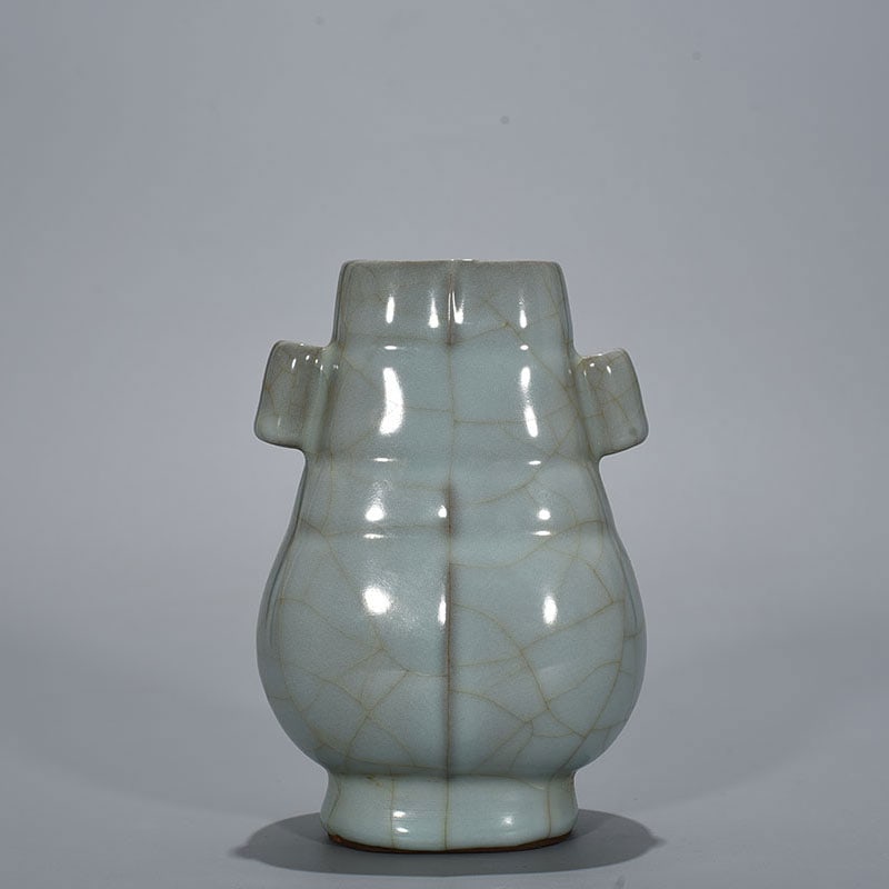 Song Dynasty official kiln moon white glaze through-ear vase: Size: Height 16 cm - Width 10 cm Materials: Porcelain Time Period: Song dynasty Manufactured Date: 10th-c Object: Chinese Antique ⛨ Purchase With Confidence ✔ Verified Auction House
