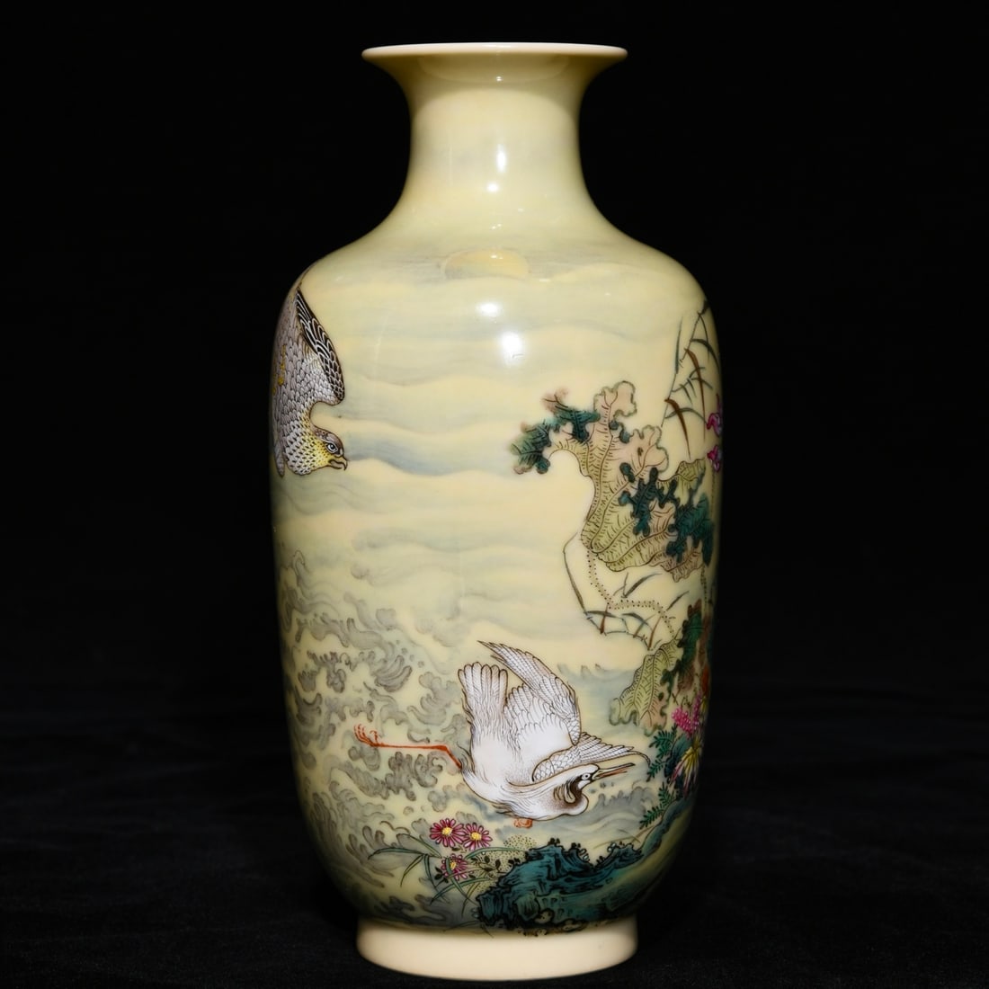 Qianlong Qing Dynasty beige glazed pastel flower and bird patterns lantern vase: Size: Height 16.8 cm - Width 8.3 cm Materials: Porcelain Time Period: Qing dynasty Manufactured Date: Qianlong Mark & Period Object: Chinese Antique ⛨ Purchase With Confidence ✔ Ver