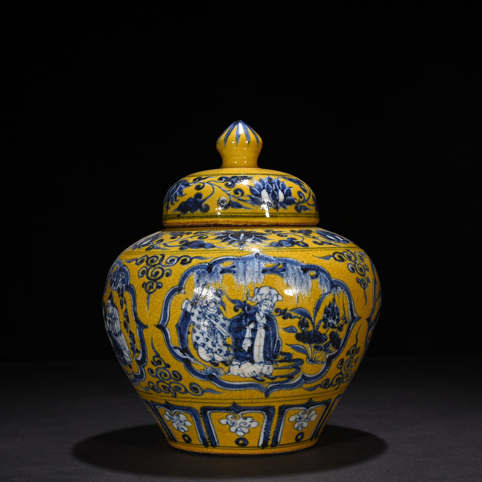 Yuan Dynasty blue and white yellow ground four lovers pattern lid jar (1 of 8)