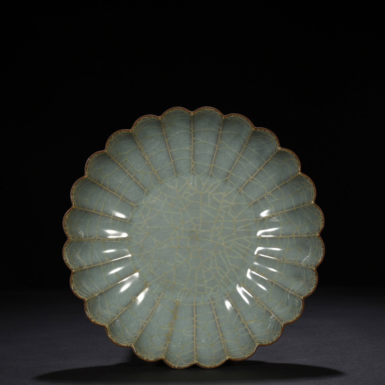Song Dynasty Guan kiln Chrysanthemum petal plate: Size: Width 24 cm - Height 5.8 cm Materials: Porcelain Time Period: Song dynasty Manufactured Date: 10th-c Period Object: Chinese Antique ⛨ Purchase With Confidence ✔ Verified Aucti