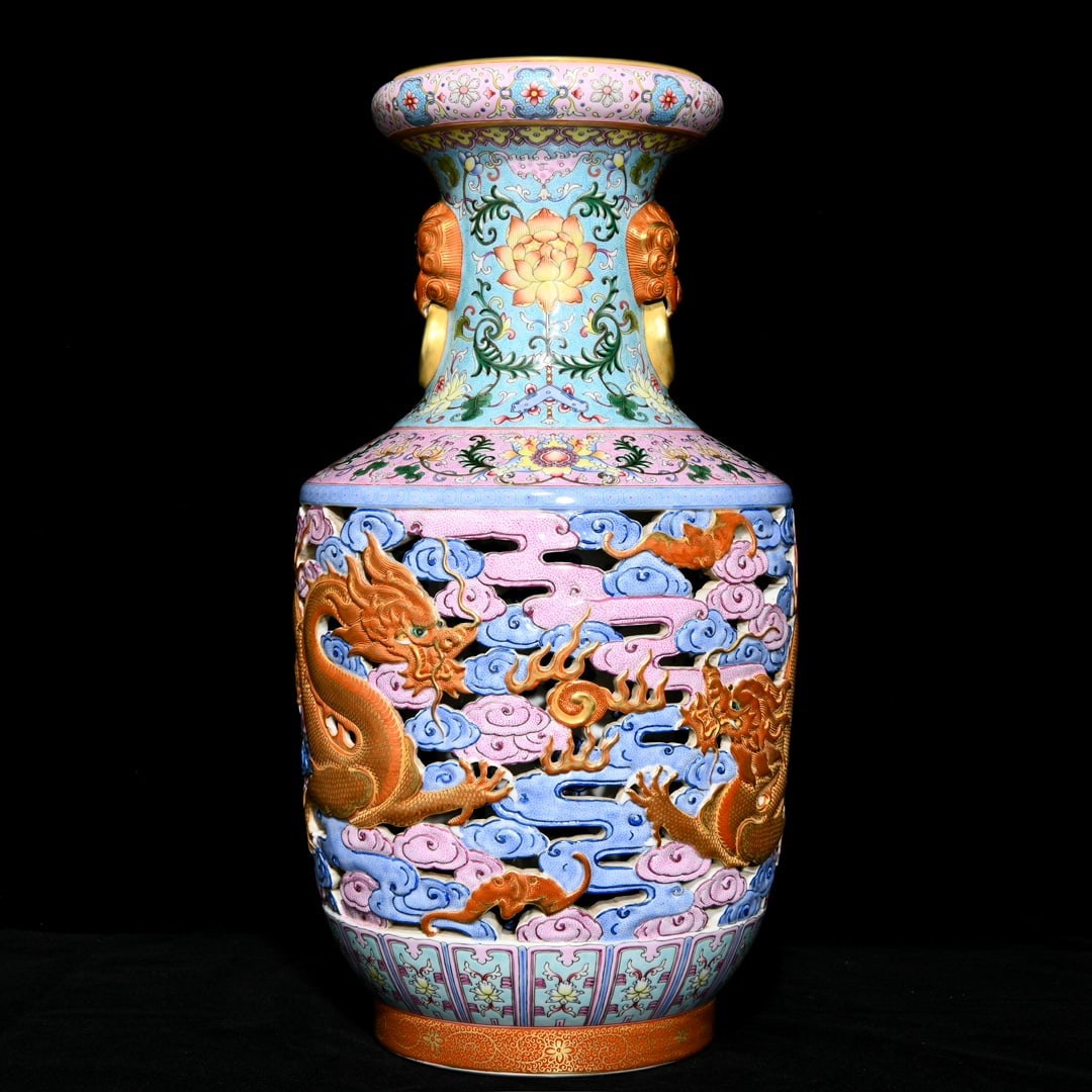 Qianlong Qing Dynasty Pastel gold-painted hollow cloud and dragon pattern animal head vase: Size: Height 39.5 cm - Width 20.5 cm Materials: Porcelain Time Period: Qing dynasty Manufactured Date: Qianlong Mark & Period Object: Chinese Antique ⛨ Purchase With Confidence ✔ Ve
