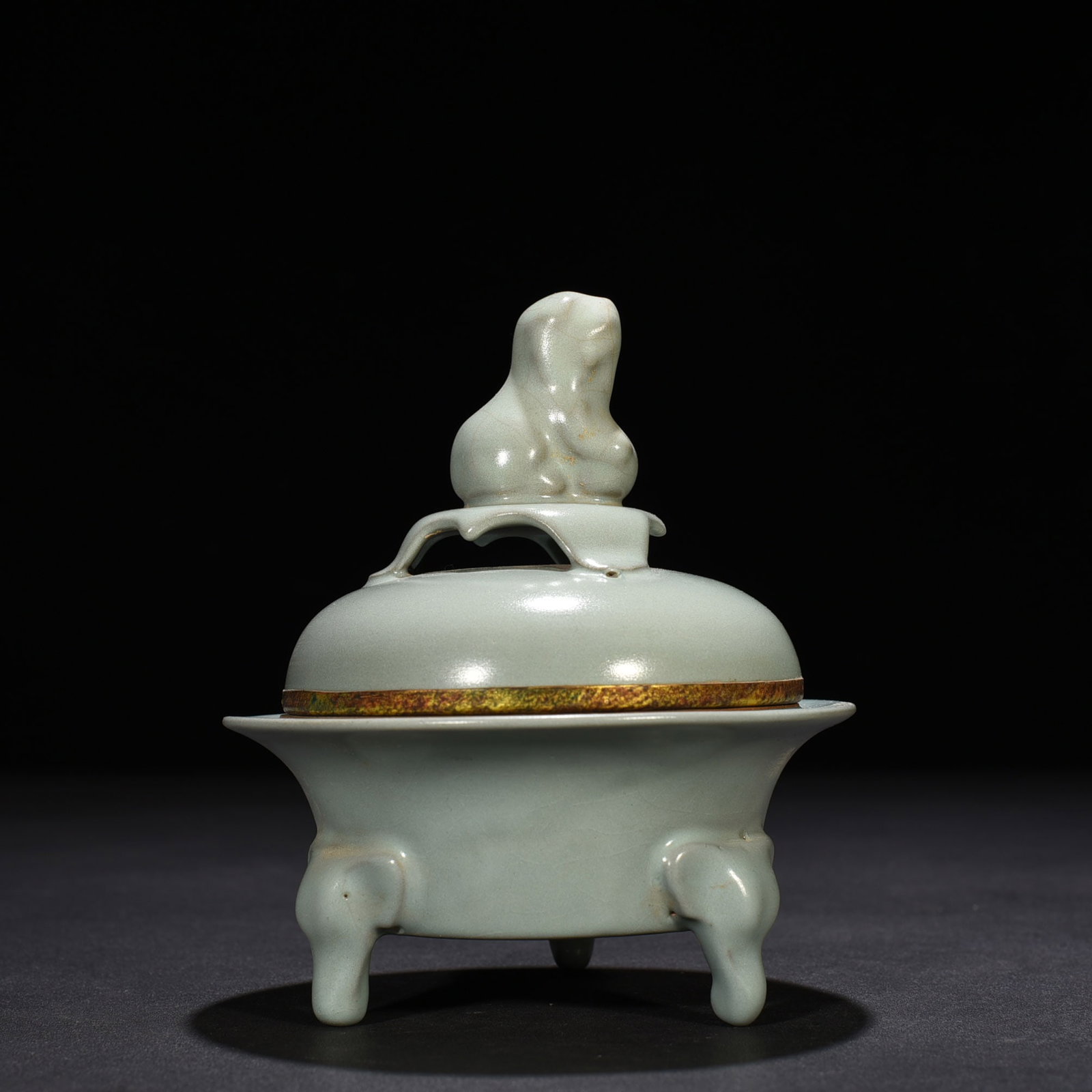 Song Dynasty Ru kiln gold-inlaid three-legged smoker: Size: Width 15 cm - Height 12.5 cm Materials: Porcelain Time Period: Song dynasty Manufactured Date: 10th-c Period Object: Chinese Antique ⛨ Purchase With Confidence ✔ Verified Auct