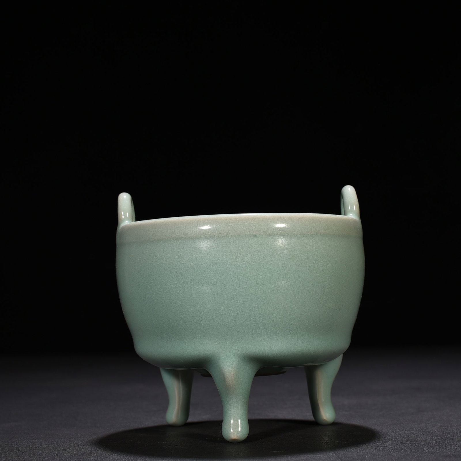 Song Dynasty Longquan kiln pink green glaze bridge ear burner: Size: Height 12 cm - Width 12 cm Materials: Porcelain Time Period: Song dynasty Manufactured Date: 10th-c Object: Chinese Antique ⛨ Purchase With Confidence ✔ Verified Auction House