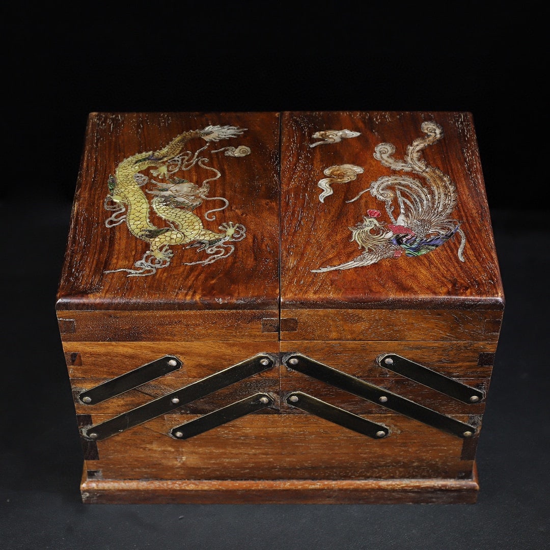 Chinese Rosewood inlaid with shells stretch and shrink multi-treasure box: Size: Height 29 cm - Width 21 cm Materials: Natural Rosewood Time Period: Qing dynasty Manufactured Date: Qianlong Period Object: Chinese Antique ⛨ Purchase With Confidence ✔ Verifi