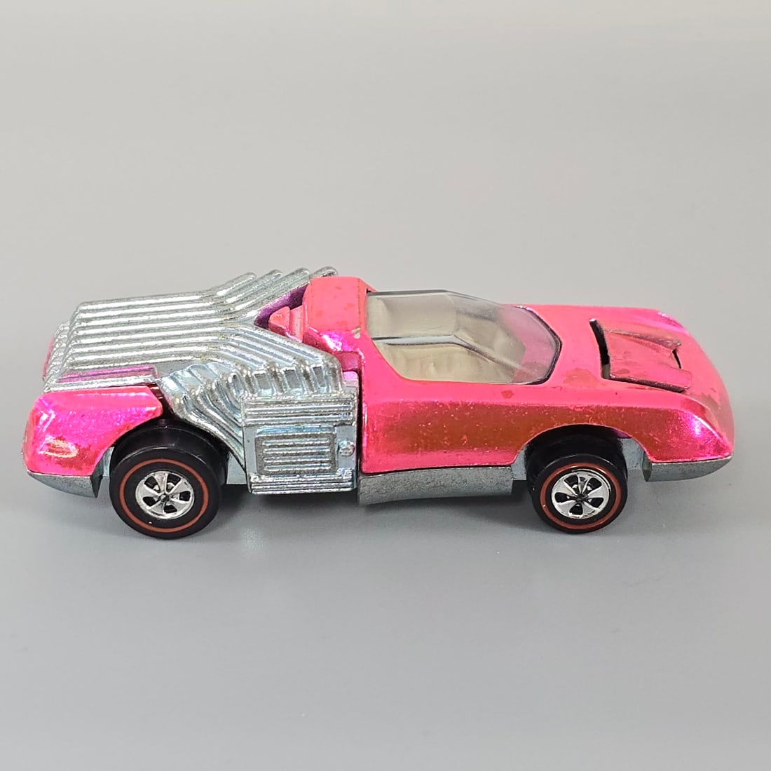 Redline Noodle Head (US): Noodle Head (US) in hot pink, some foggy toning and minimal wear with the only notable bit being at the right taillight. The base has some gunmetal toning but plenty of shine
