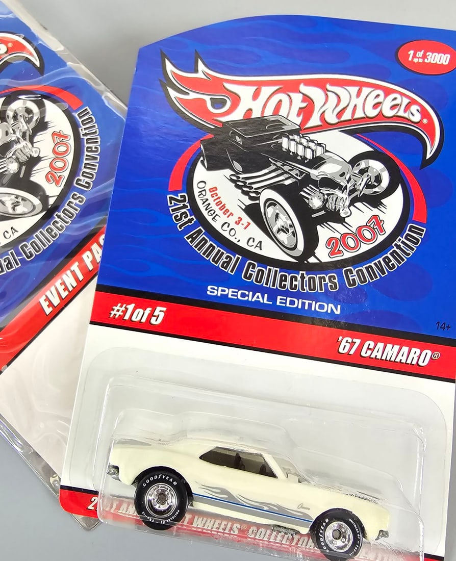 Hot Wheels collectors convention 67 Camaro, lanyard and badge (1 of 8)