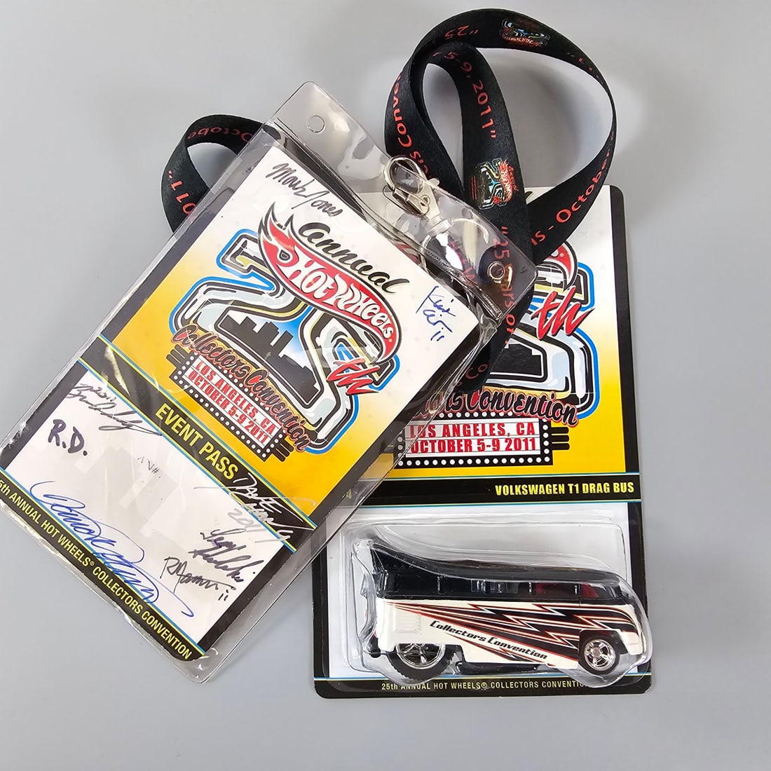 Hot Wheels Collectors Convention VW Drag Bus, Lanyard and Badge (1 of 10)