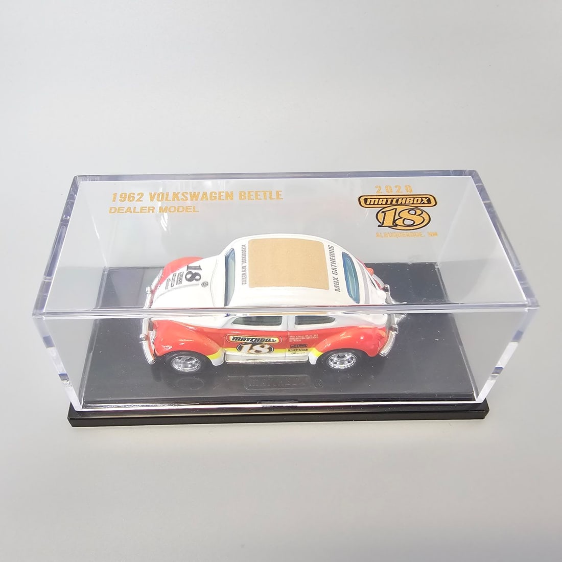 Matchbox gathering of friends beetle: 2020 Matchbox 18th Annual Gathering of Friends 1962 Volkswagen Beetle Dealer Model in acrylic case. Car appears to be in nice condition with clean paint. 