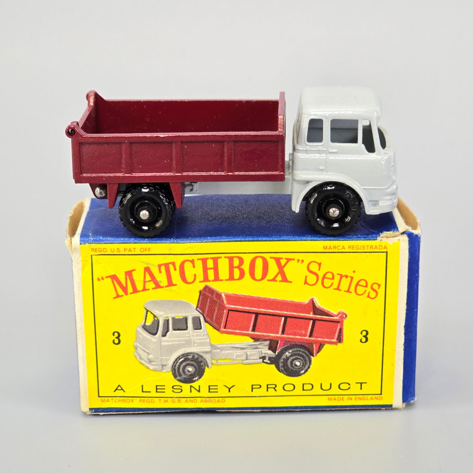 Lesney Matchbox Bedford Tipper Truck with box (1 of 13)
